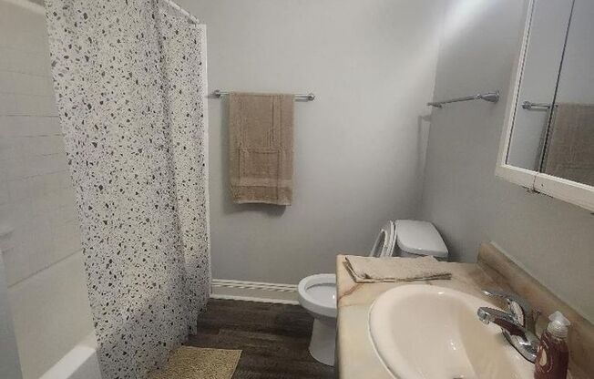 2 beds, 1 bath, 775 sqft, $895, Unit 370J