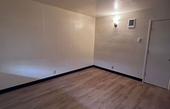 1 bed, 1 bath, $1,100, Unit 26