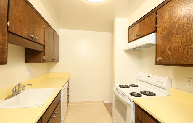 2 beds, 1 bath, $2,350