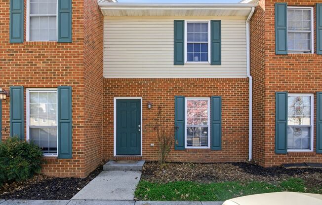 Pet Friendly 2 Bed/2 Bath Townhouse Close to Campus