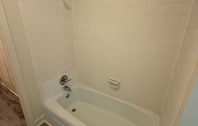 2 beds, 1 bath, 1,100 sqft, $1,375, Unit 408-3