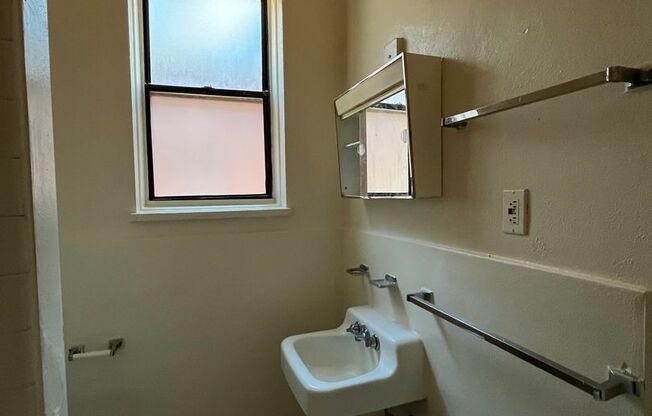 1 bed, 1 bath, 428 sqft, $1,095, Unit 3305-2F