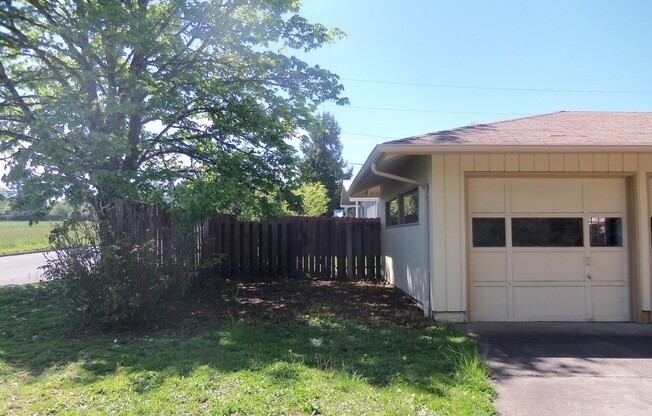 Charming home edge of Corvallis, close to Philomath!!