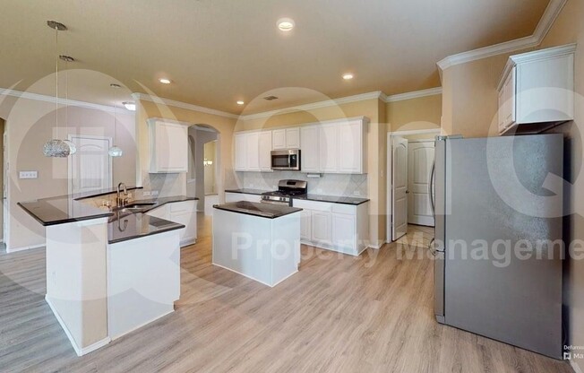400 PLUM CT