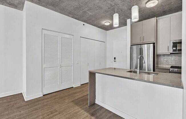 1 bed, 1 bath, 738 sqft, $2,725, Unit 503