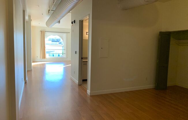 1 bed, 1 bath, 631 sqft, $2,445, Unit 1023-404