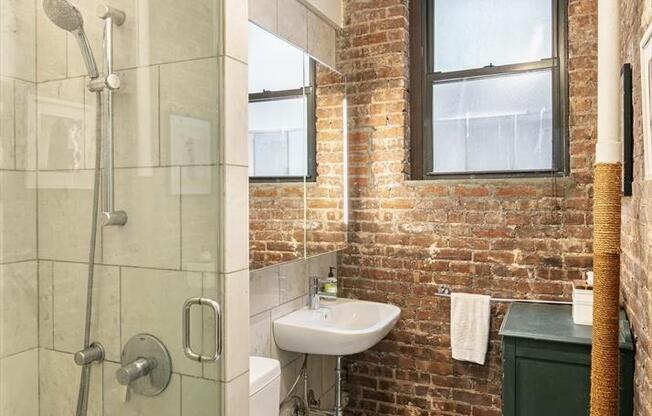 257 W 12 ST