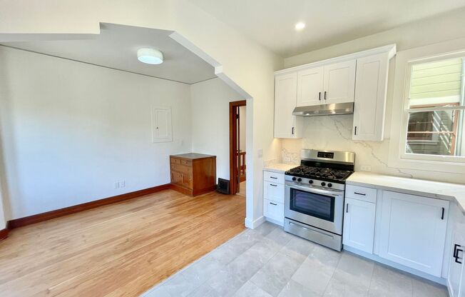 2BR/1BA Prime Telegraph Hill Single Family Home, VIEWS – A MUST SEE!