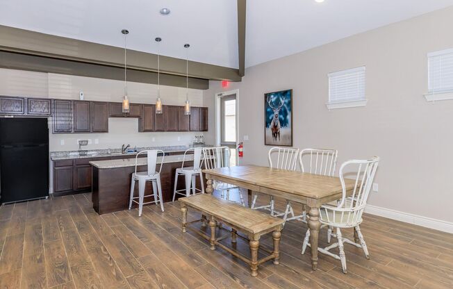 2 beds, 2 baths, 1,039 sqft, $1,559, Unit 1121