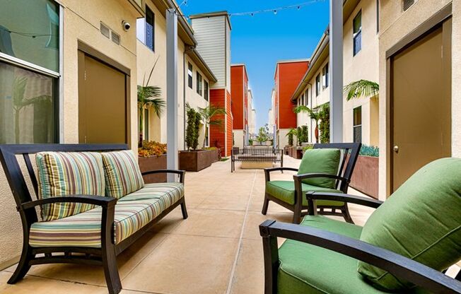 2 beds, 2.5 baths, 2,795 sqft, $5,750