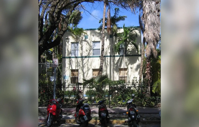 726 MERIDIAN AVE