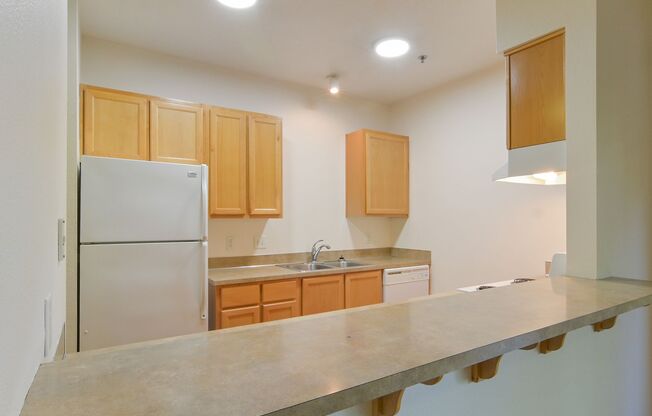2 beds, 1 bath, $1,700, Unit 203