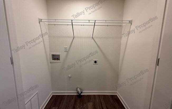 2 beds, 1.5 baths, 960 sqft, $1,299, Unit T