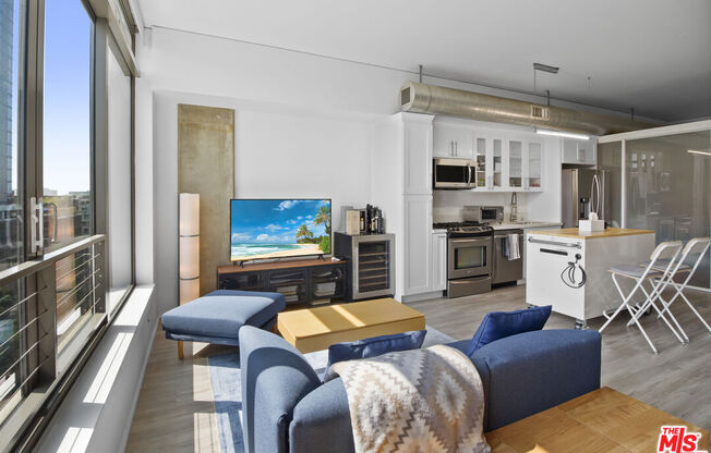 1 bed, 1 bath, 930 sqft, $3,000, Unit 813