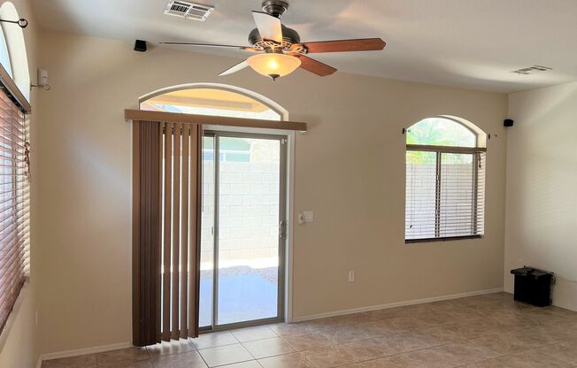 3 beds, 2.5 baths, $1,985, Unit UNIT 1045
