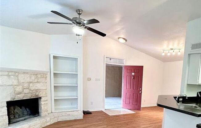 1 bed, 1 bath, $1,195, Unit Unit 424