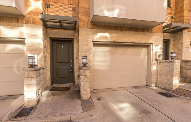 Rooftop View Townhouse Walking distance to Downtown Fort Worth