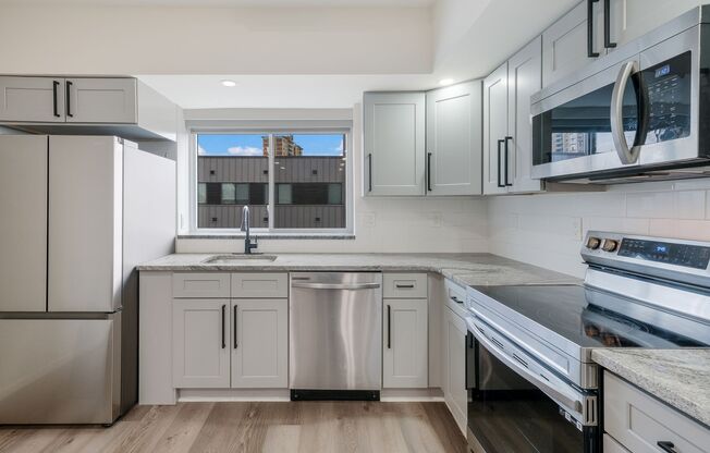 2 beds, 2 baths, 883 sqft, $2,750, Unit 4415 Chestnut - Large 2 Bedroom