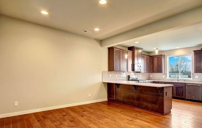 Spacious 3BD/2.5BA Townhouse in Edmonds!