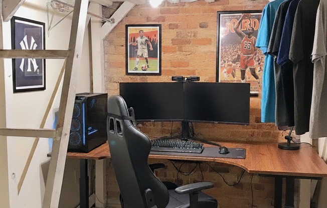 4 beds, 2 baths, 992 sqft, $3,195, Unit 113