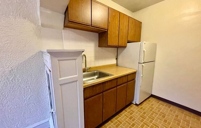 Studio, 1 bath, $850, Unit 204