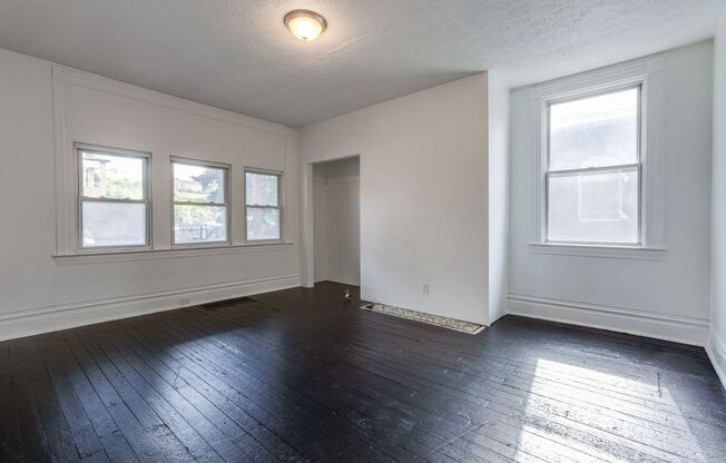 1 bed, 1 bath, $950, Unit Apt 1 (Bottom Side Door)