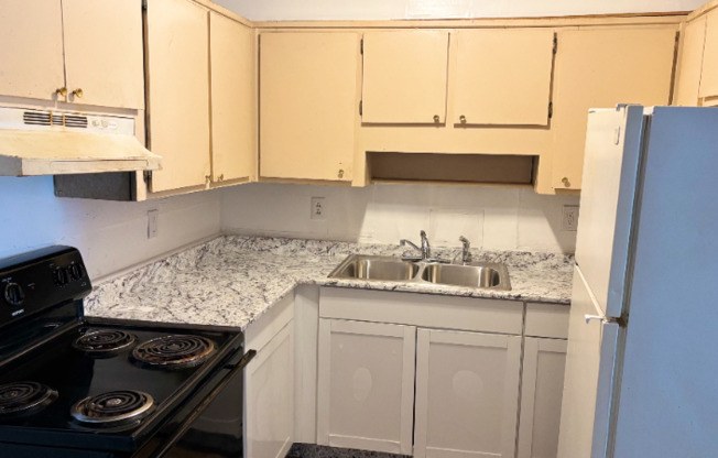 1 10 JOLLY AVE APTS