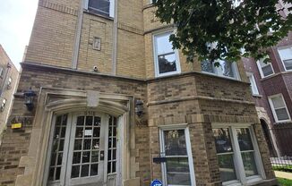 6518 N Mozart St, Unit 1 Chicago, IL, 60645