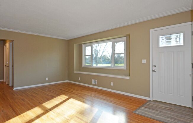 Spacious 5bed|2bath Home w/ Large Backyard & Garage