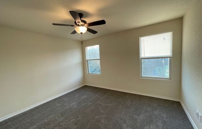 3 beds, 2.5 baths, $1,500, Unit 4*