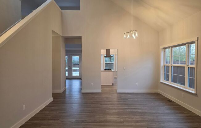 4 Bedroom Home in Convenient Poulsbo Location!