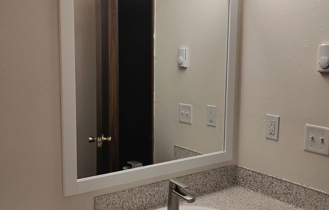 2 beds, 1 bath, 840 sqft, $1,250, Unit 257-664