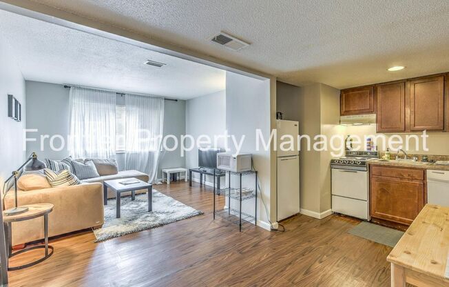 1 bed, 1 bath, 650 sqft, $895, Unit 2140 Hampton Ave #201