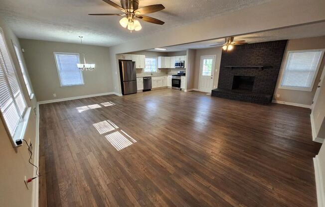 Updated 3 Bed, 2 Bath Ranch Home!!! ---- Great Backyard !!