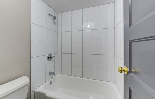 2 beds, 1 bath, 700 sqft, $1,895, Unit 403