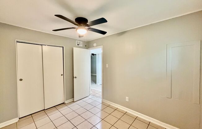 2 beds, 1 bath, 750 sqft, $875, Unit 27