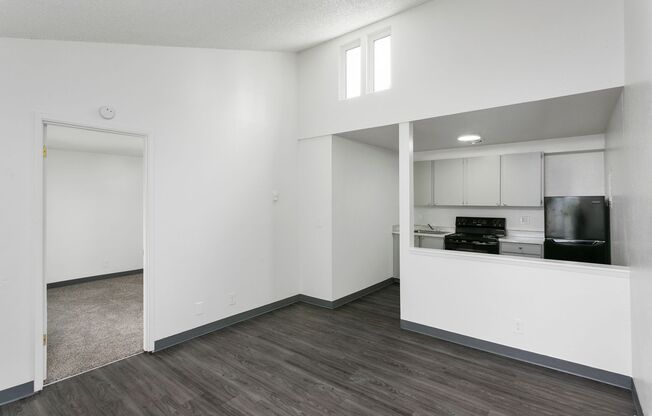 2 beds, 1 bath, 710 sqft, $995, Unit 30