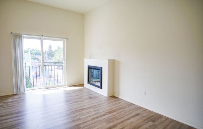 Studio, 1 bath, 460 sqft, $1,295, Unit 5625-302