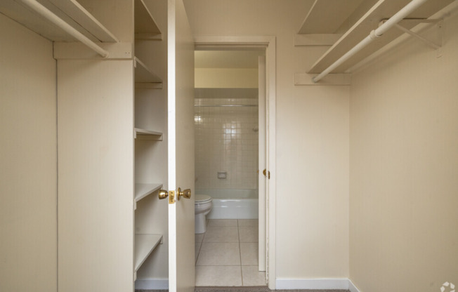 1 bed, 1 bath, 625 sqft, $1,005, Unit 210