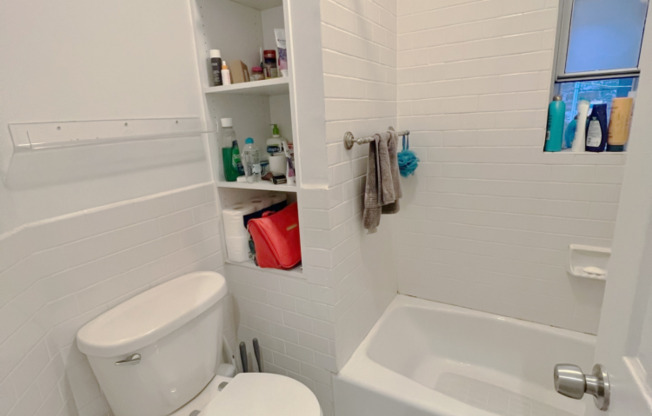 2 beds, 1 bath, $4,400, Unit PH6R