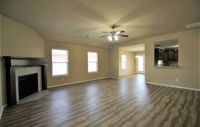 Wonderful 3 bed + office or 2nd living, 2 bath in Edmond