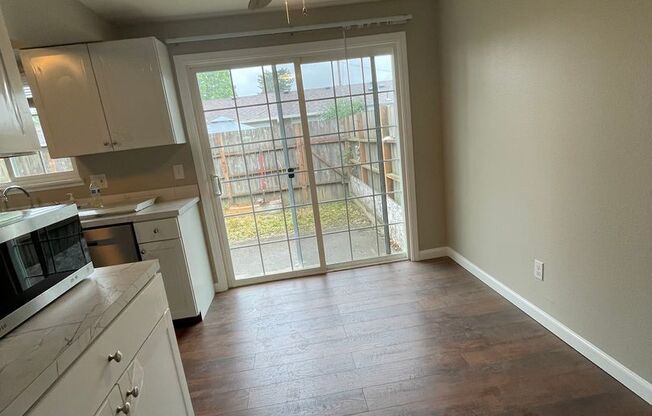 2 beds, 1 bath, 945 sqft, $1,575, Unit 054