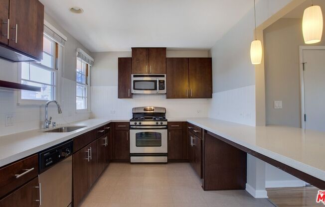 1440 ELKGROVE CIR