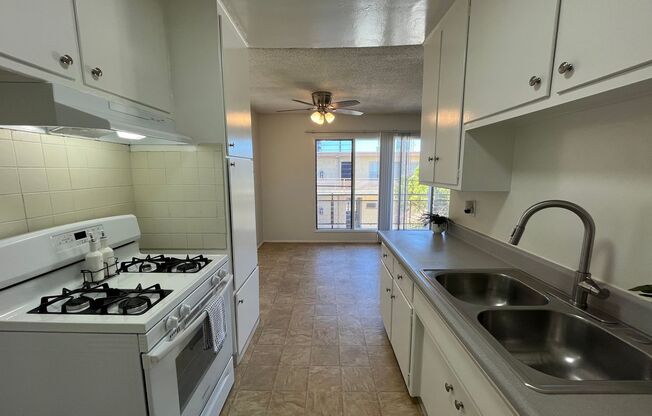 1 bed, 1 bath, 640 sqft, $1,795, Unit Unit 11