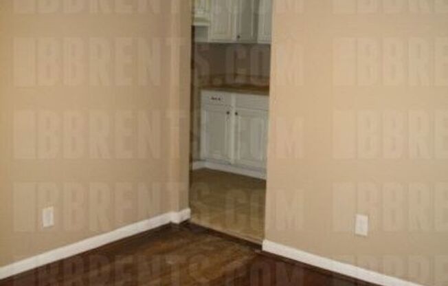 2 beds, 1 bath, $895