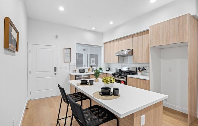 Leffingwell Apartments - 3 BED/2BATH