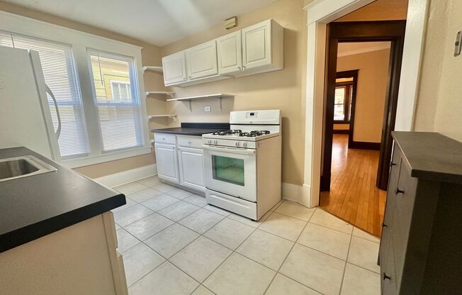 2 beds, 1 bath, $1,495, Unit Lower