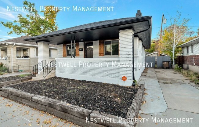 123 E HAMPTON AVE