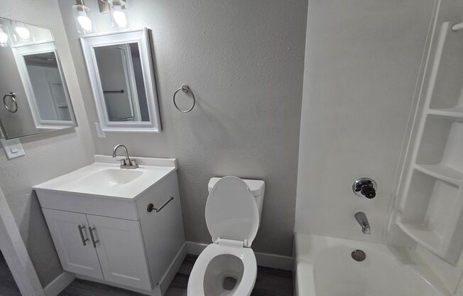 2 beds, 2 baths, 875 sqft, $1,455.5, Unit 21