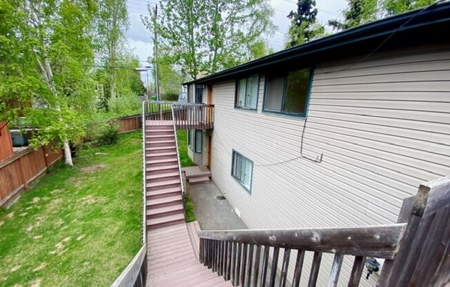 2 beds, 1 bath, $1,550, Unit A